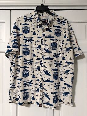 Men's Casual Short-Sleeve Button-Down Shirt in Cream with Navy Print